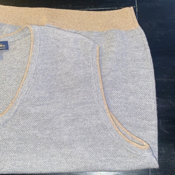 Brooks Brothers 100% Merino Wool sweater v - Picture 4 of 7